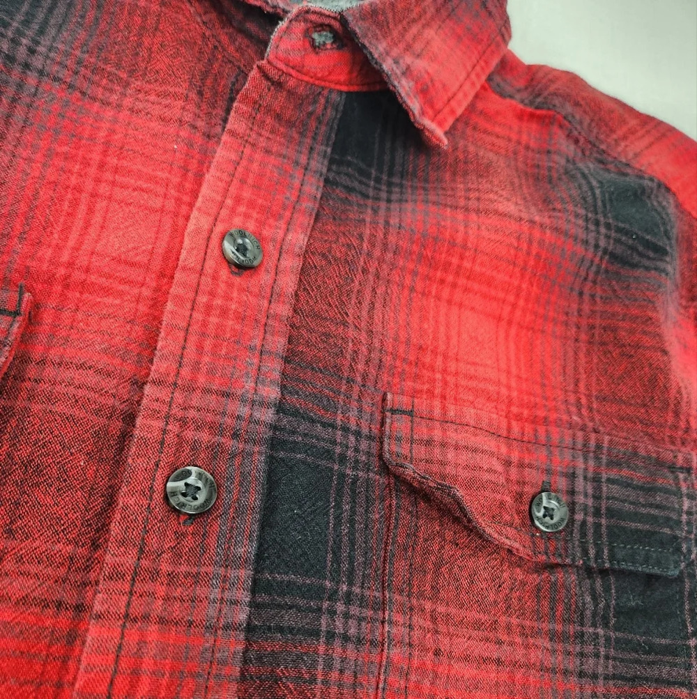 Woolrich Buffalo Plaid Style Button Down Shirt - Picture 2 of 4